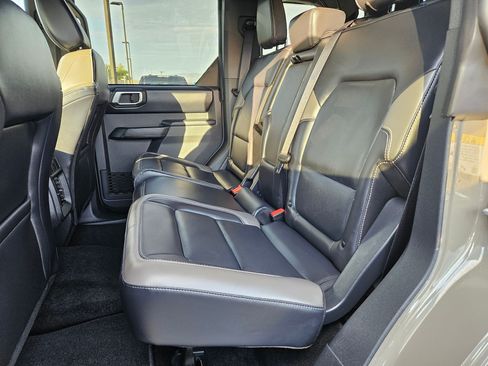 Used 2025 Ford Bronco Outer Banks w/ Sasquatch Package AWD/4WD image 35
