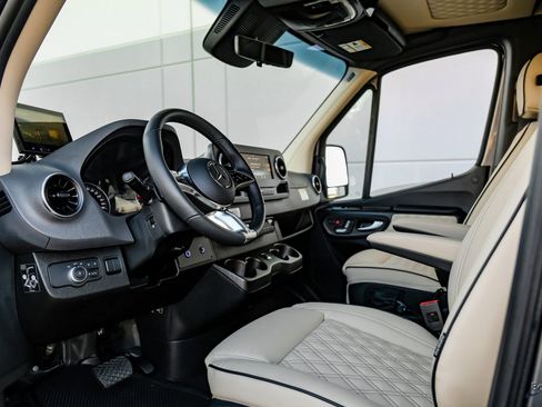 Used 2025 Mercedes-Benz Sprinter 3500 image 32