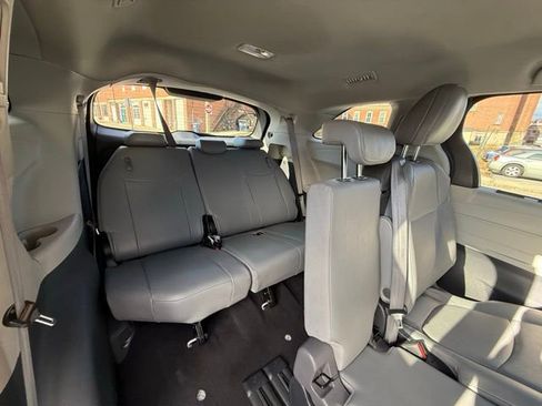 Used 2024 Toyota Sienna XLE image 14