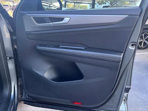 Used 2024 Volkswagen Atlas Cross Sport SE image 23