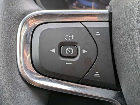 Used 2023 Volvo XC40 Recharge Core image 33