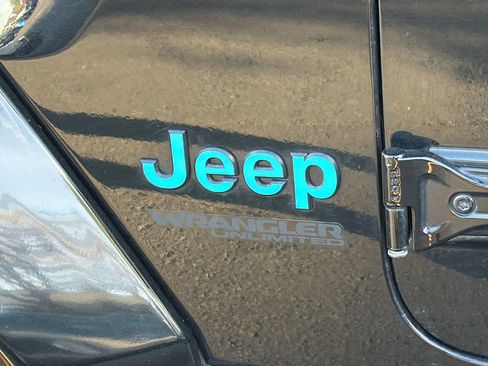 Used 2021 Jeep Wrangler Unlimited Sahara image 10