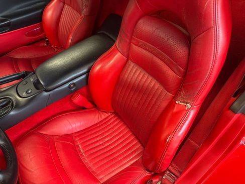 Used 2004 Chevrolet Corvette Coupe w/ Roof Package image 37