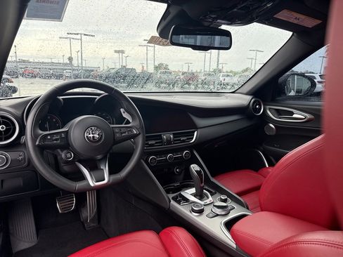 Used 2023 Alfa Romeo Giulia Veloce image 16