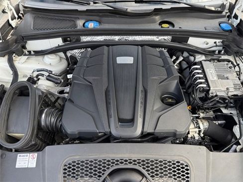 Used 2020 Porsche Macan S image 28
