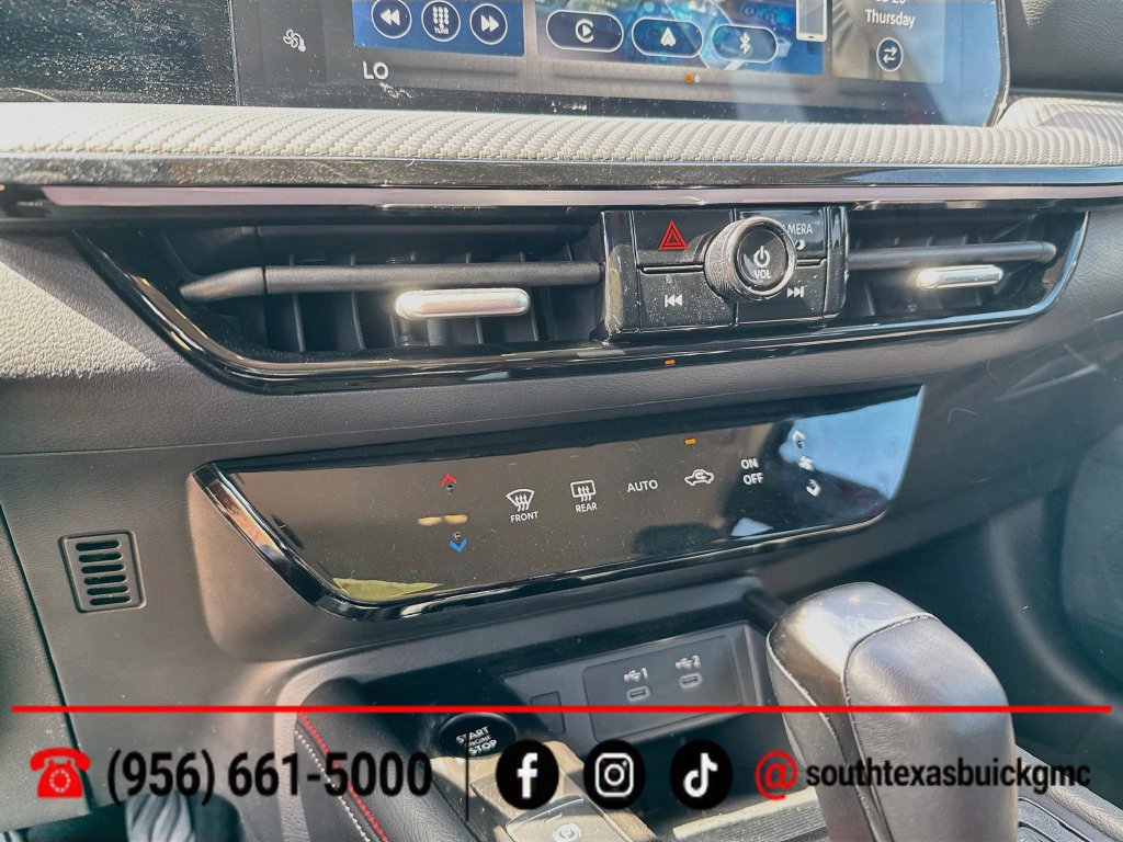 Used 2025 Nissan Kicks SR FWD image 18