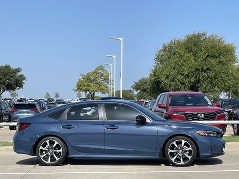 Used 2025 Honda Civic Sport Touring image 3