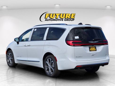 New 2026 Chrysler Pacifica Pinnacle image 6