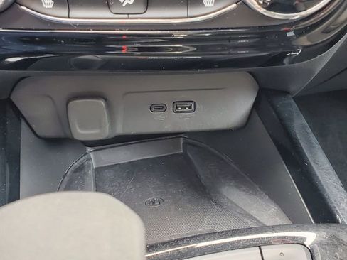 Certified 2024 Chevrolet Trax RS w/ Sunroof Package image 30