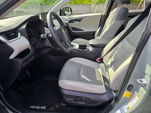 Used 2021 Toyota RAV4 XLE Premium AWD/4WD image 20