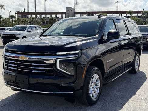 Certified 2025 Chevrolet Suburban LT AWD/4WD image 8