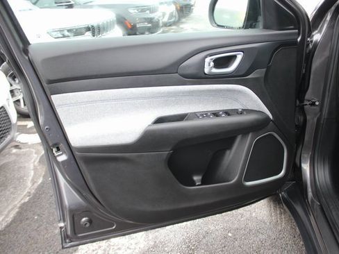 Used 2022 Jeep Compass Latitude w/ Convenience Group image 19