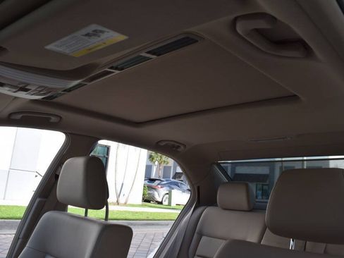 Used 2015 Mercedes-Benz E 250 BlueTEC Sedan image 77
