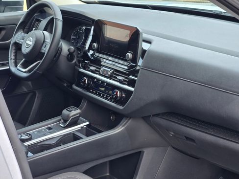Used 2025 Nissan Pathfinder SV AWD/4WD image 9