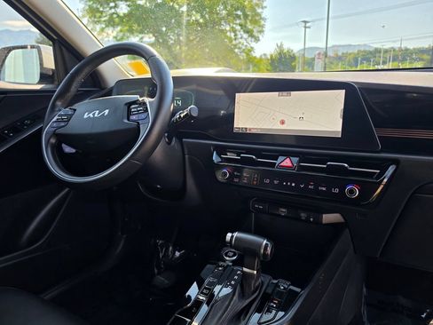 Used 2023 Kia Niro EX FWD image 15