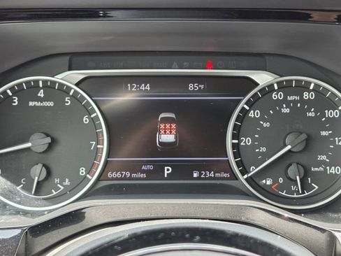 Used 2022 Nissan Pathfinder SL AWD/4WD image 32