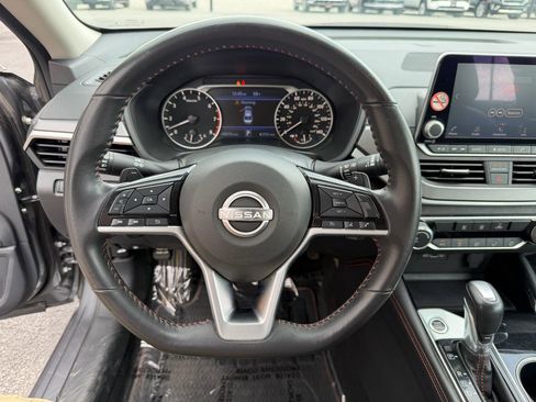 Used 2025 Nissan Altima 2.5 SR image 23