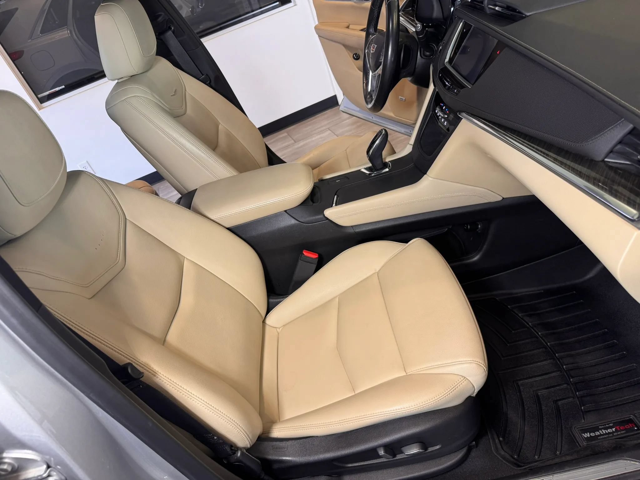 Used 2019 Cadillac XT5 FWD image 36