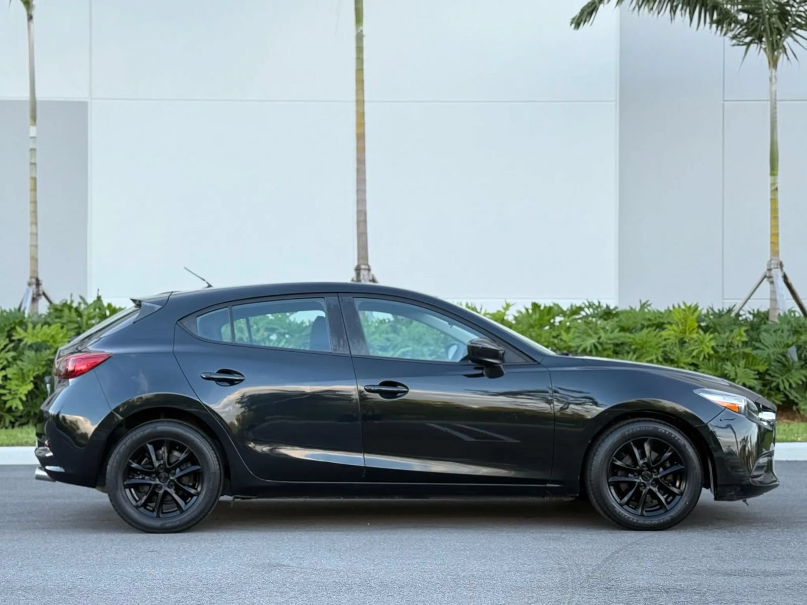 Used 2017 MAZDA MAZDA3 Sport FWD image 4