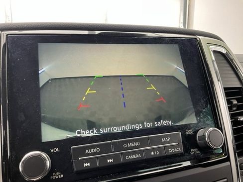 Used 2021 Nissan Titan SV w/ SV Convenience Package image 4