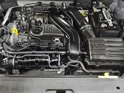 Used 2022 Volkswagen Taos SEL w/ Panoramic Sunroof Package image 15