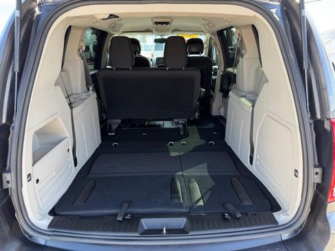 Used 2018 Dodge Grand Caravan SE w/ UConnect Hands-Free Group image 42