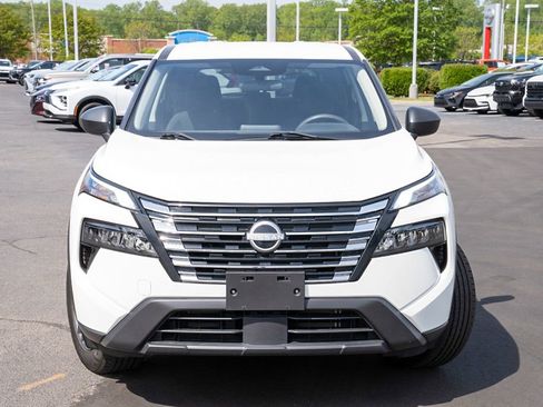 Used 2024 Nissan Rogue S image 2