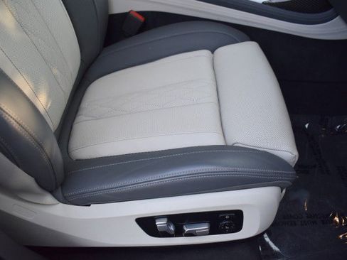 Used 2023 BMW X7 M60i AWD/4WD image 53