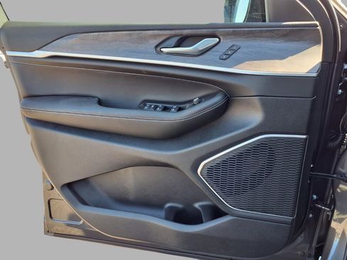New 2026 Jeep Grand Cherokee L Limited AWD/4WD image 17