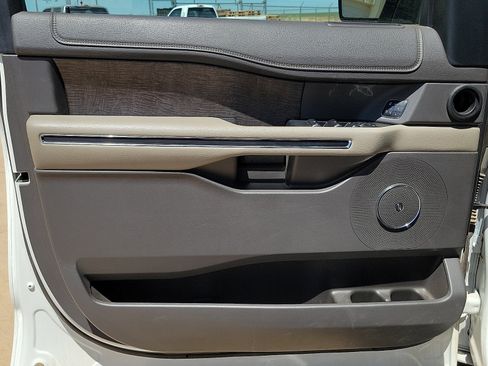 Used 2020 Ford Expedition Limited w/ Texas Edition Package RWD image 11