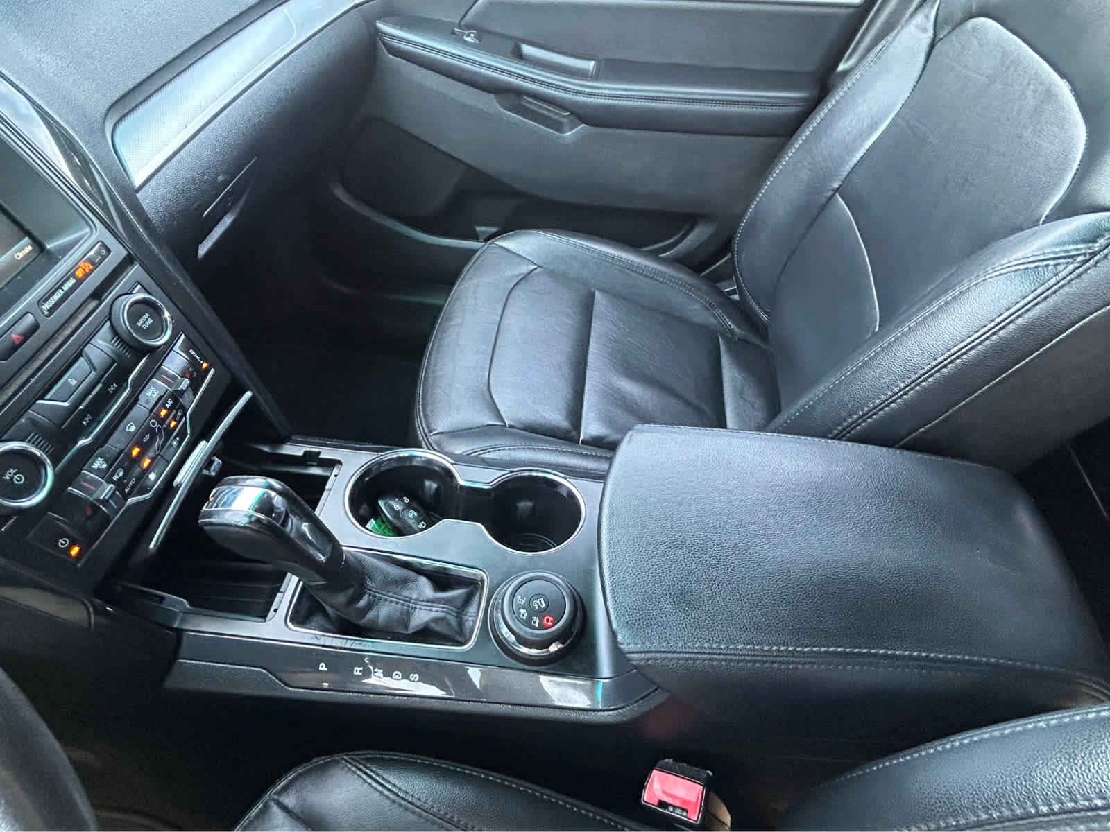 Used 2016 Ford Explorer XLT w/ Equipment Group 202A AWD/4WD image 38