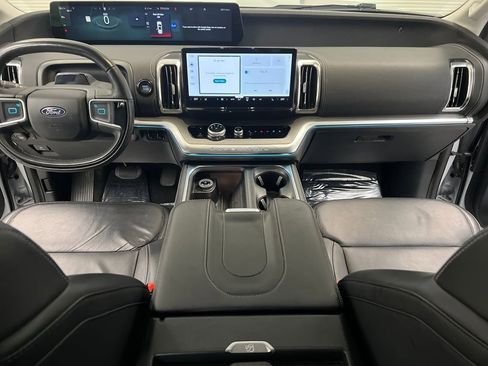 Used 2025 Ford Expedition Platinum image 49