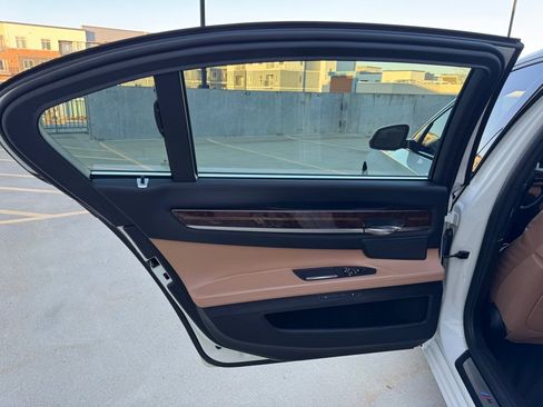 Used 2015 BMW 750Li xDrive image 25