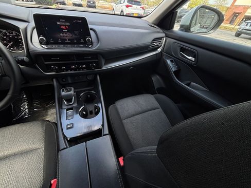 Used 2025 Nissan Rogue SV image 40