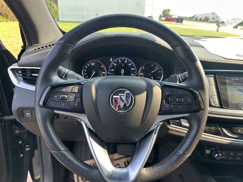 Used 2022 Buick Enclave Avenir w/ Avenir Technology Package image 19