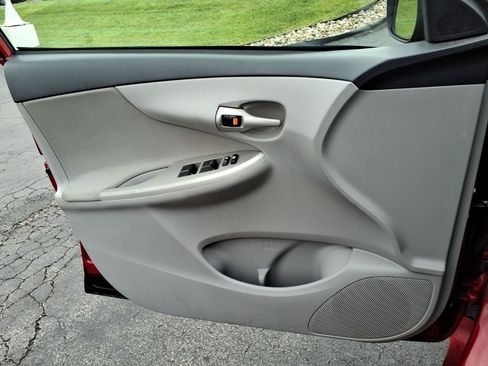 Used 2012 Toyota Corolla LE FWD image 9