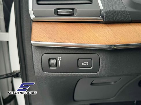 Used 2022 Volvo XC90 T6 Momentum w/ Climate Package image 18