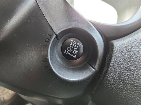 Used 2018 Jeep Renegade Latitude image 16