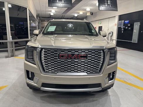 Used 2021 GMC Yukon XL Denali w/ Denali Premium Package image 3