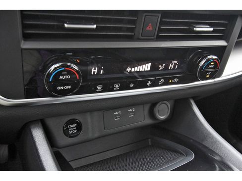 Certified 2025 Nissan Rogue SV image 25