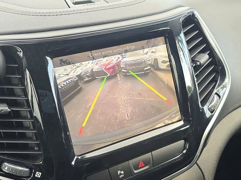 Used 2019 Jeep Cherokee Limited image 27