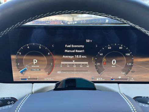 Certified 2025 Nissan Armada Platinum Reserve image 18