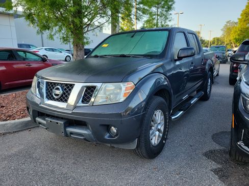 Used 2014 Nissan Frontier SV w/ SV Value Truck Package RWD image 2