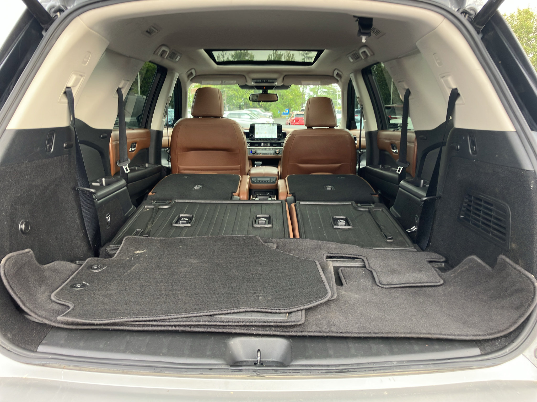 Used 2022 Nissan Pathfinder Platinum w/ Cargo Package AWD/4WD image 36