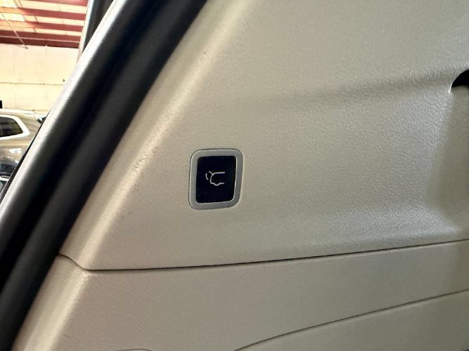 Used 2024 Chrysler Pacifica Touring-L FWD image 28