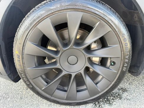 Used 2023 Tesla Model Y Long Range AWD/4WD image 25