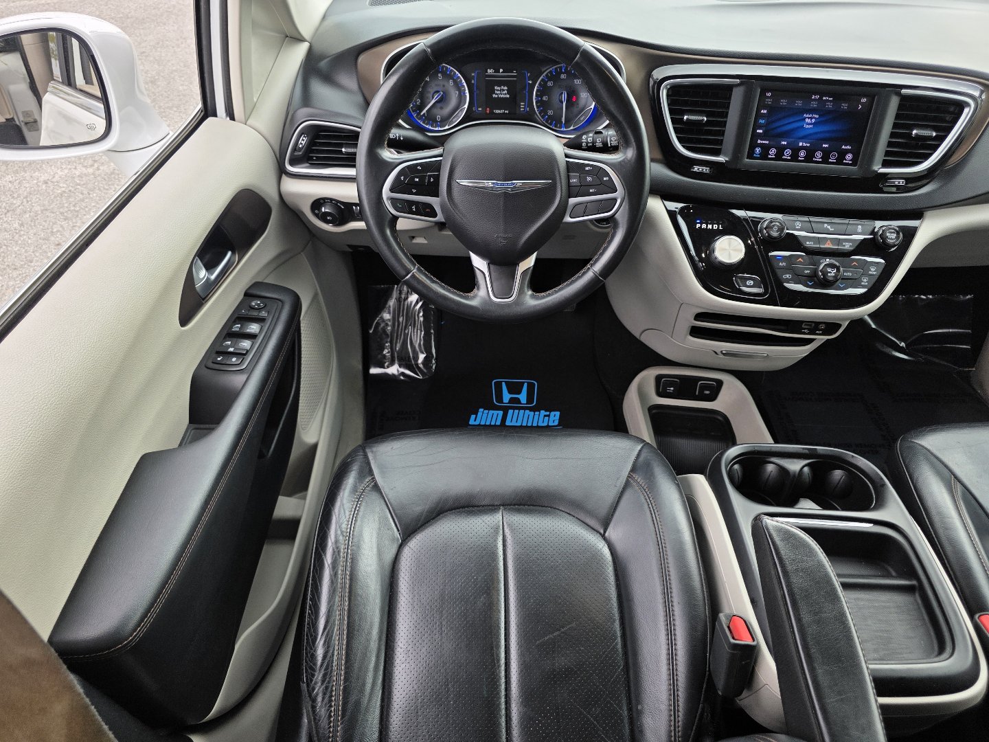 Used 2018 Chrysler Pacifica Touring-L FWD image 23