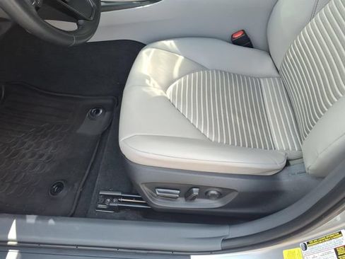 Used 2023 Toyota Camry SE FWD image 14
