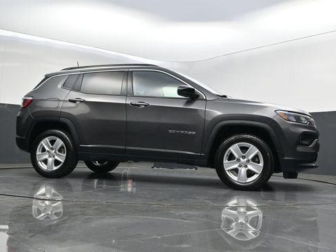 Used 2022 Jeep Compass Latitude AWD/4WD image 42