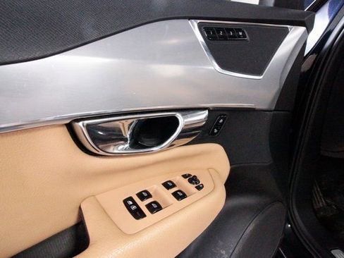 Used 2016 Volvo XC90 T6 Momentum image 13